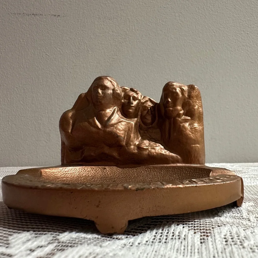Mount Rushmore National Memorial Ashtray Shrine of‎ Democracy Bronze Collectible